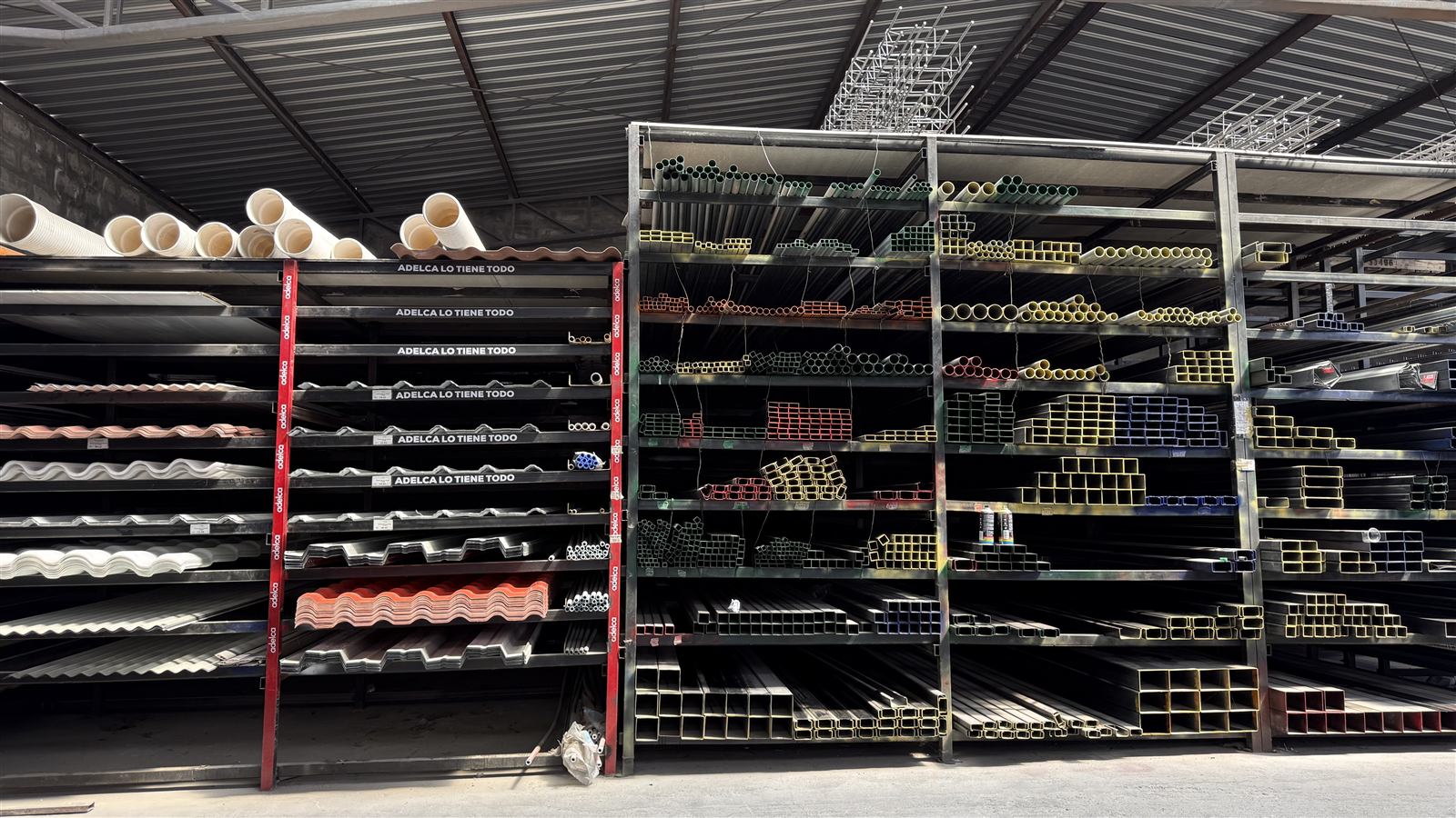 Cemento, perfilería y bodega